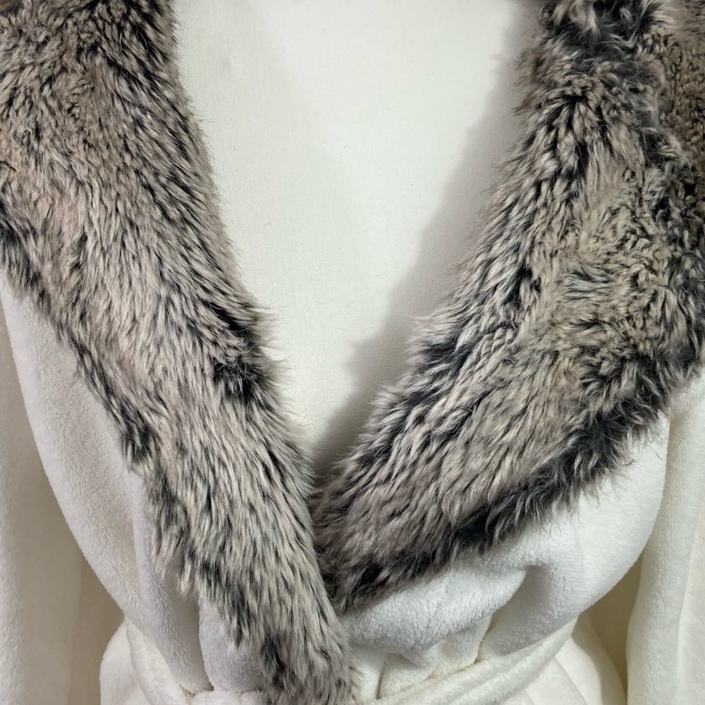 NWT Pottery Barn Caramel Faux Fur Ombre Robe Ivory Sz Small Hooded Cozy Luxury - Picture 3 of 10